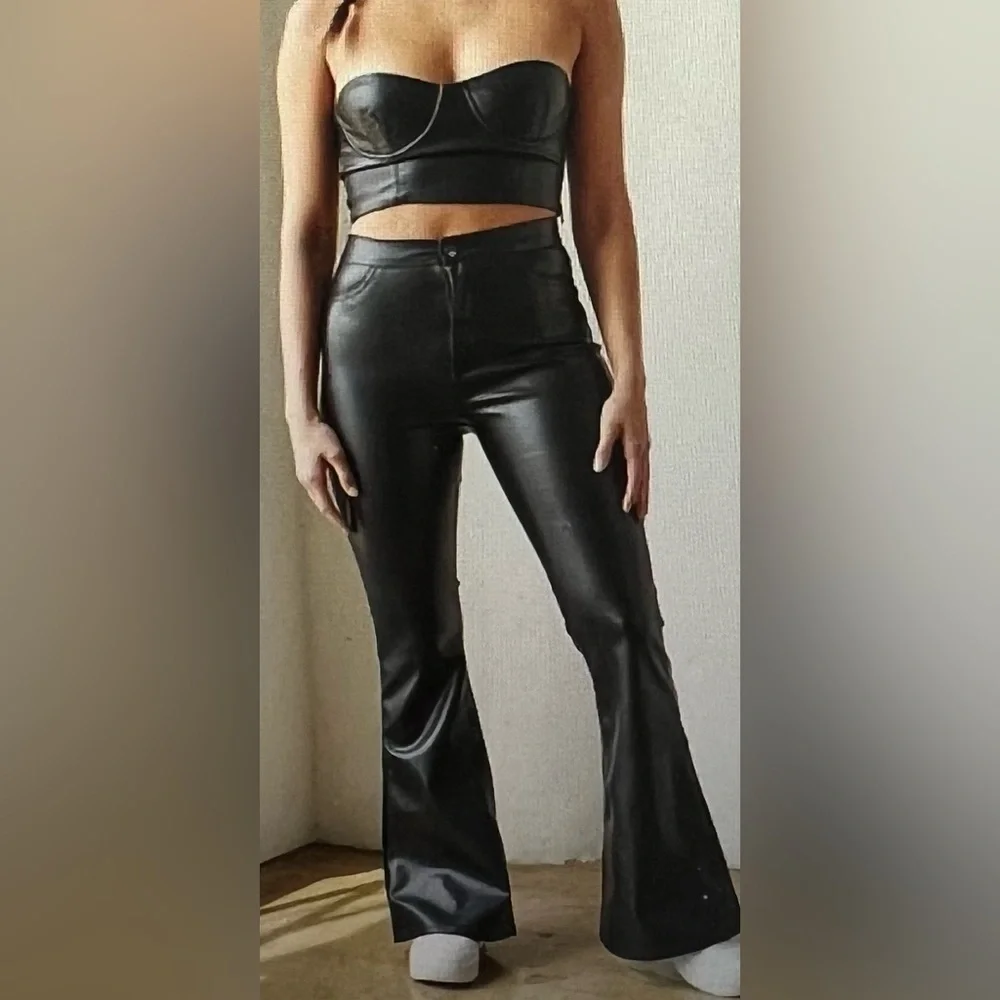 Boohoo Kourtney Kardashian Barker Wide Leg Faux leather Pants Black - Size 6